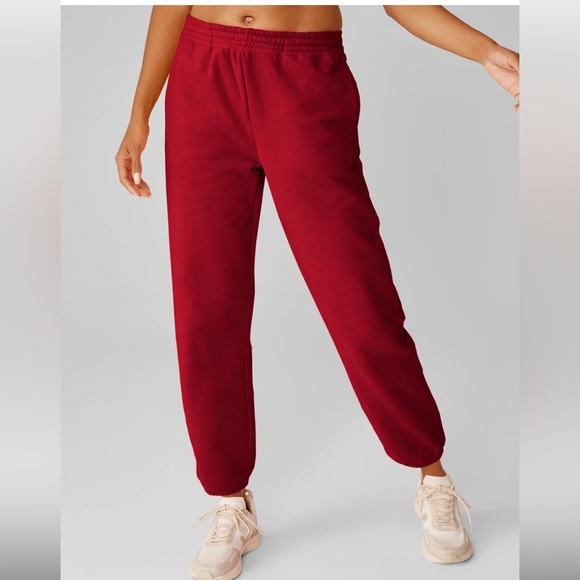 NWT Beyond Yoga Luxefleece sweatpants in Ruby - Picture 1 of 7